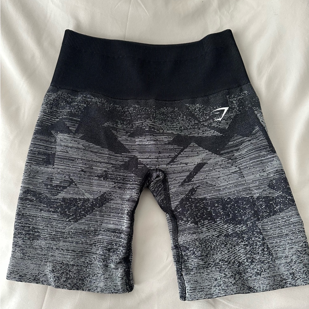 GymShark Adapt Ombre Seamless Shorts - Triangle | Black Print 

Extra Small